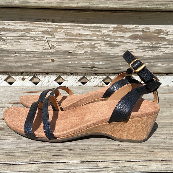 NWOB Vionic Orlanda Black Textured Leather Dressy Wedge Sandals Women's Size 11 - Picture 9 of 15